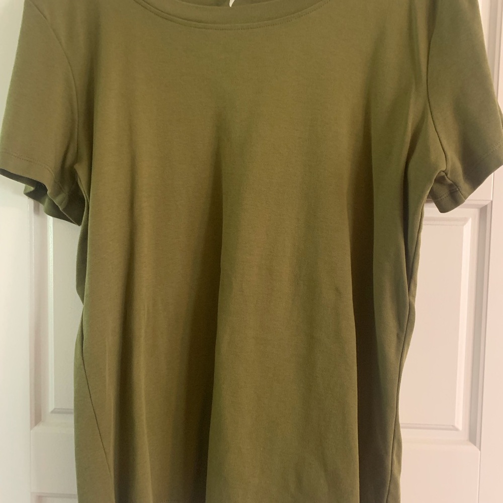 Kate Quinn Short sleeve T shirt